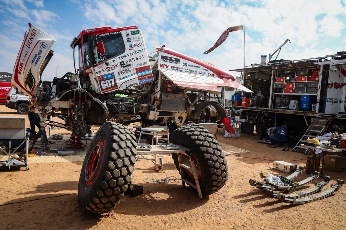 #607 Hino Team Sugawara Hino: Teruhito Sugawara, Hirokazu Somemiya, Yuji Mochizuki
