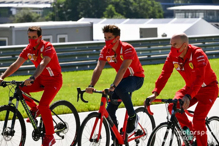 Charles Leclerc, Ferrari en una bici