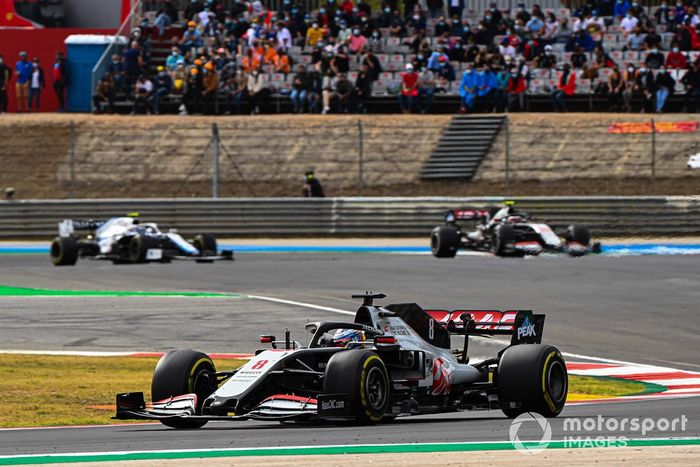 Romain Grosjean, Haas VF-20, Kevin Magnussen, Haas VF-20, e Nicholas Latifi, Williams FW43