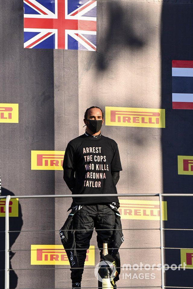 Podio: ganador Lewis Hamilton, Mercedes-AMG F1