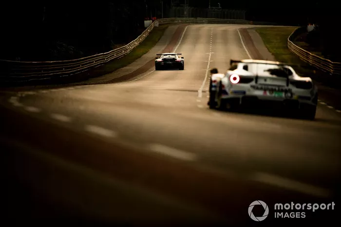 #99 Dempsey-Proton Racing Porsche 911 RSR: Vutthikorn Inthraphuvasak, Lucas Légeret, Julien Andlauer