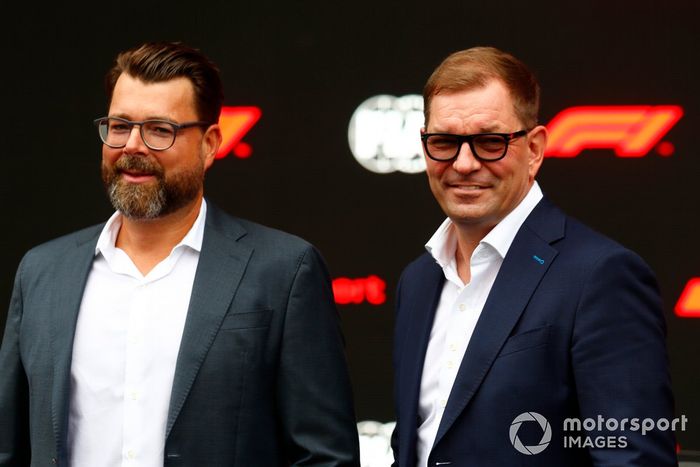 Oliver Hoffmann, Jefe de Desarrollo Técnico de Audi Sport GmbH, con Markus Duesmann, Presidente del Consejo de Administración de Audi AG