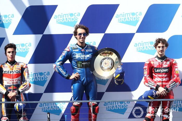 Podio: ganador Alex Rins, Team Suzuki MotoGP, segundo lugar Marc Márquez, Repsol Honda Team, tercer lugar Francesco Bagnaia, Ducati Team