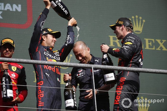 Podio: segundo lugar Sergio Pérez, Red Bull Racing, ganador Max Verstappen, Red Bull Racing