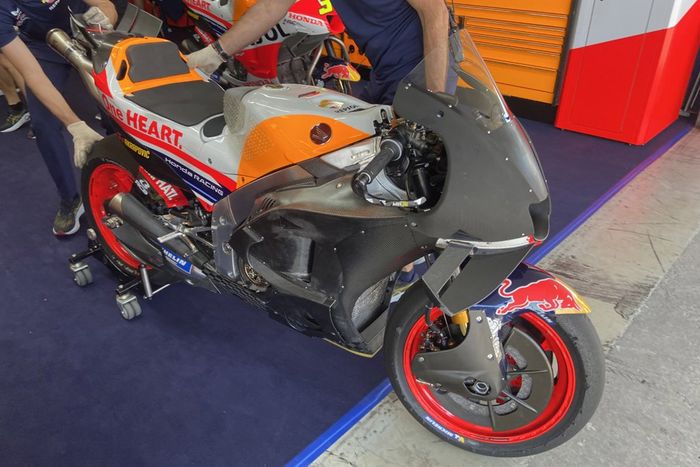 Repsol Honda Team RC213V moto detalle de Joan Mir