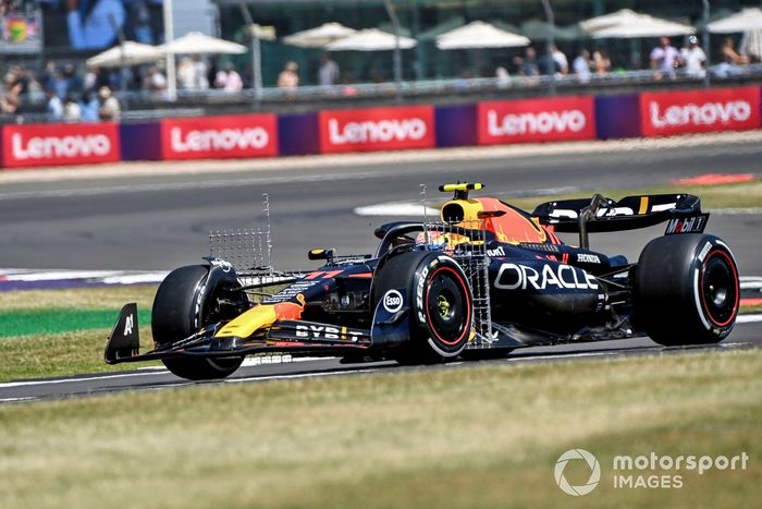 Sergio Pérez, Red Bull Racing RB19, con sensores conectados