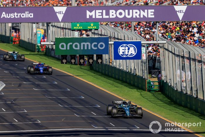Fernando Alonso, Aston Martin AMR23, Alex Albon, Williams FW45, Lance Stroll, Aston Martin AMR23