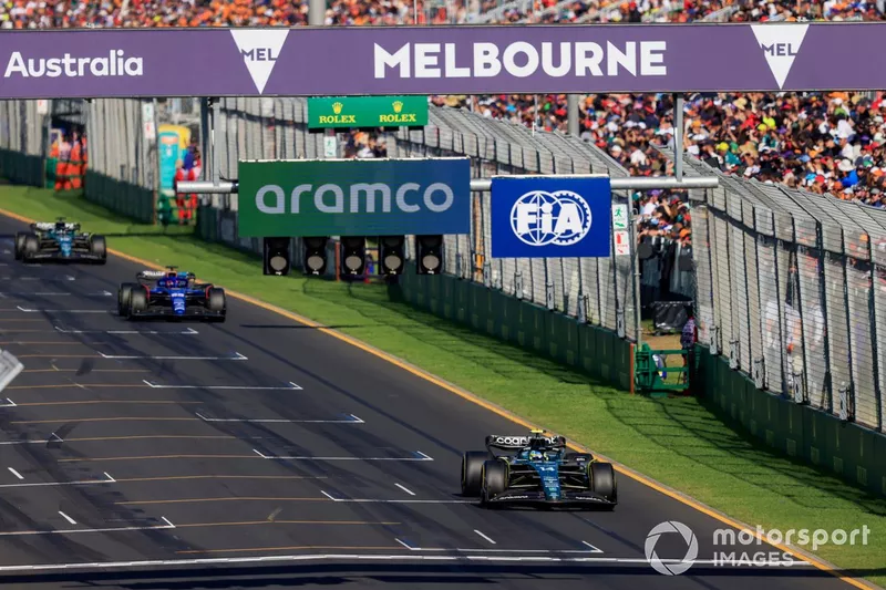 Fernando Alonso, Aston Martin AMR23, Alex Albon, Williams FW45, Lance Stroll, Aston Martin AMR23