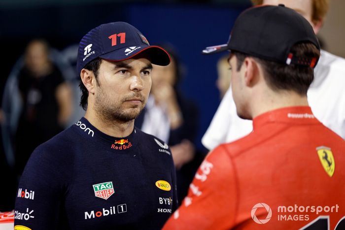 Sergio Pérez, Red Bull Racing, Charles Leclerc, Scuderia Ferrari, hablan en el Parc Ferme tras la clasificación