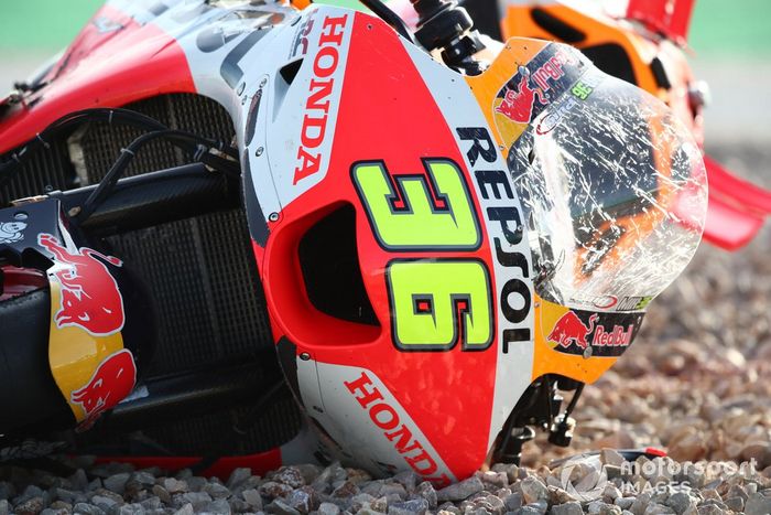 Moto dañada de Joan Mir, Equipo Repsol Honda tras la caída 