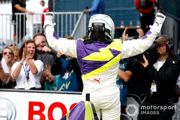 Ganadora de la carrera Emma Kimilainen