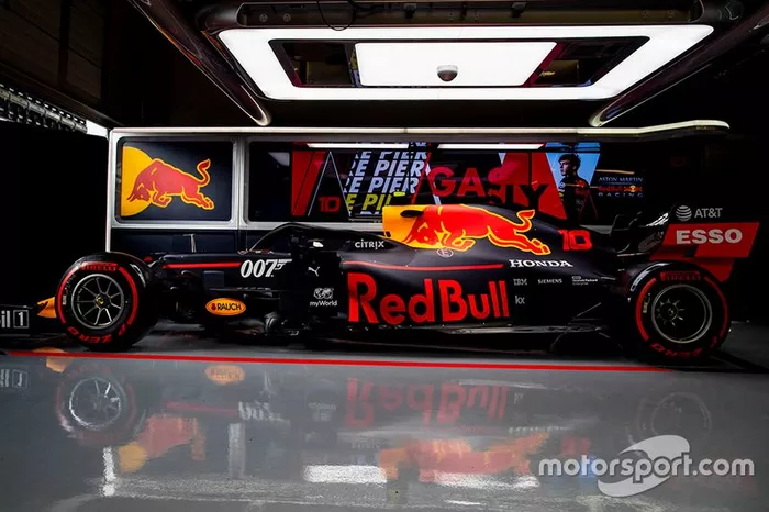 El RB15 de Red Bull en homenaje a James Bond para el GP de Gran Bretaña 2019
