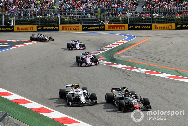 Kevin Magnussen, Haas F1 Team VF-18 ve Charles Leclerc, Sauber C37