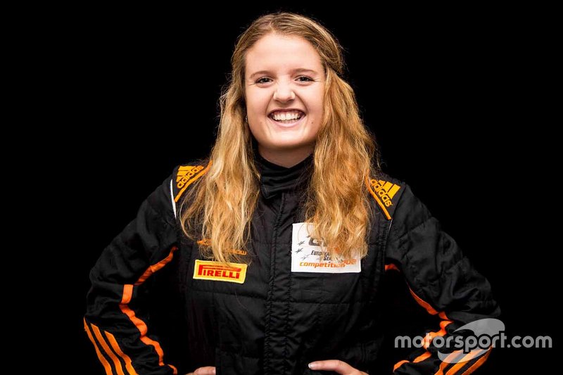 <img class="ms-flag-img ms-flag-img_s1" title="Australia" src="https://cdn-0.motorsport.com/static/img/cf/au-3.svg" alt="Australia" width="32" /> Caitlin Wood, 21 años