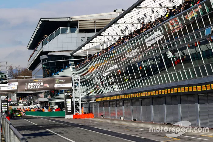 Azione in pitlane