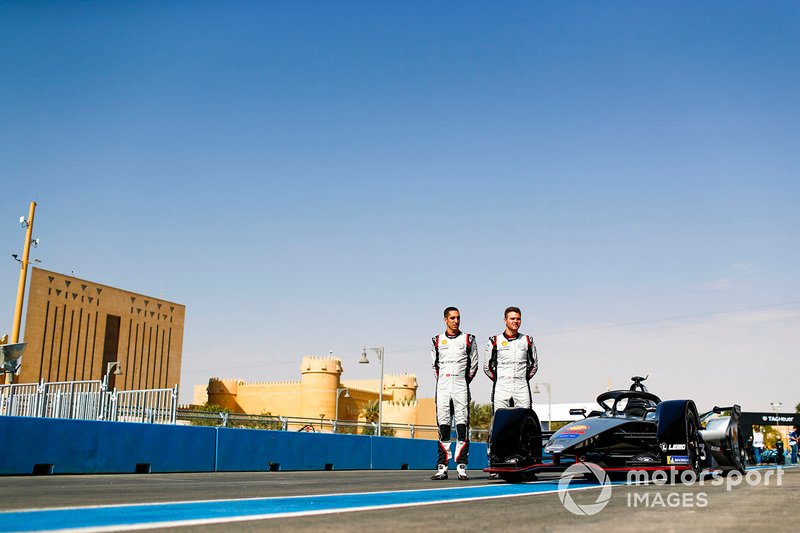 Sébastien Buemi, Nissan e.Dams, Oliver Rowland, Nissan e.Dams, pose for a photo