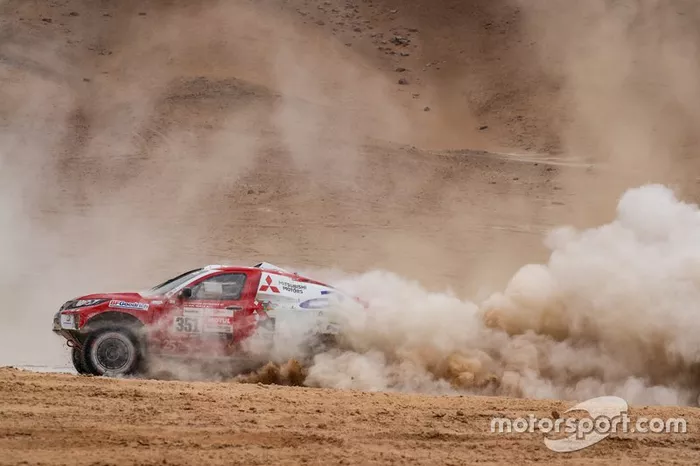 #351 Mitsubishi: Cristina Gutierrez, Pablo Moreno Huete
