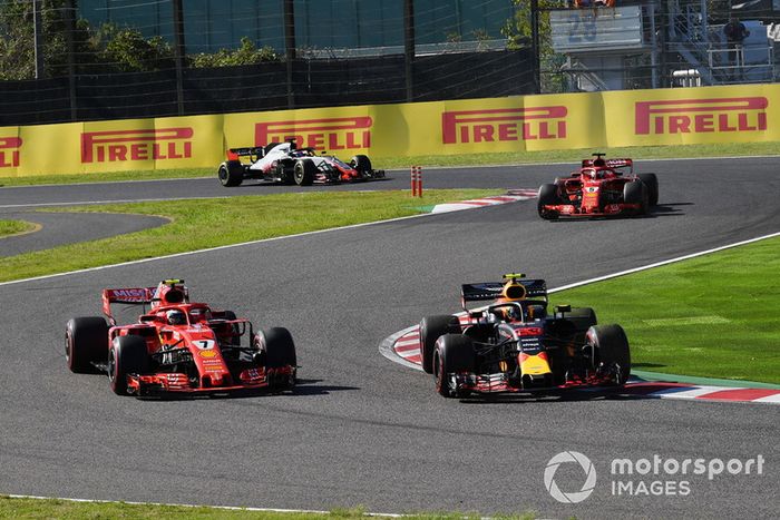 Kimi Raikkonen, Ferrari SF71H y Max Verstappen, Red Bull Racing RB14