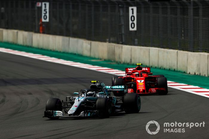Valtteri Bottas, Mercedes AMG F1 W09 EQ Power+, Kimi Raikkonen, Ferrari SF71H
