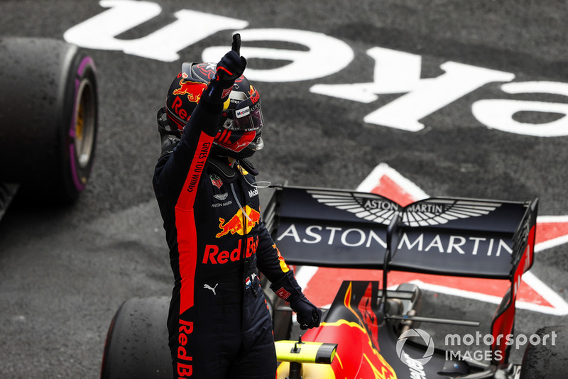 Verstappen galibiyeti kutluyor
