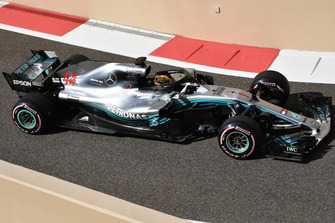 Lewis Hamilton, Mercedes-AMG F1 W09, porte le numéro 1 sur le museau et le 44 sur le capot