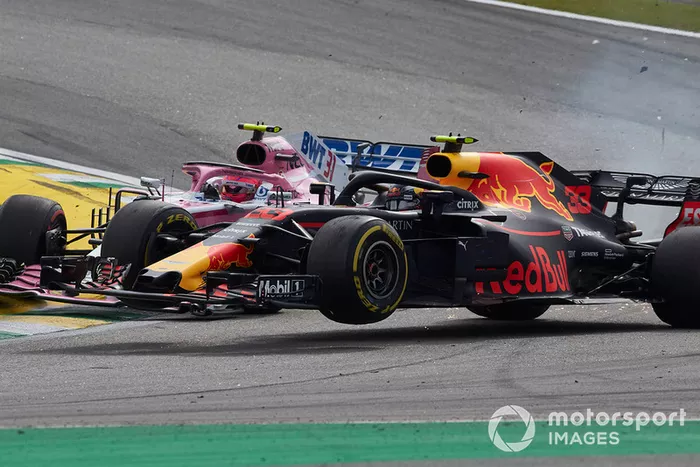Accrochage entre Max Verstappen, Red Bull Racing RB14, et Esteban Ocon, Racing Point Force India VJM11