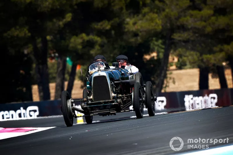 Sebastian Vettel, Aston Martin, Johnny Herbert, Sky TV, nell'Aston Martin Green Pea TT1 del 1922