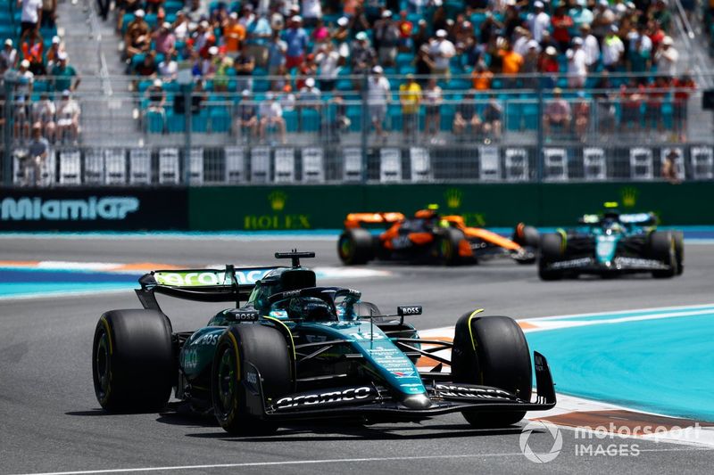 Lance Stroll, Aston Martin AMR24, Fernando Alonso, Aston Martin AMR24, Lando Norris, McLaren MCL38