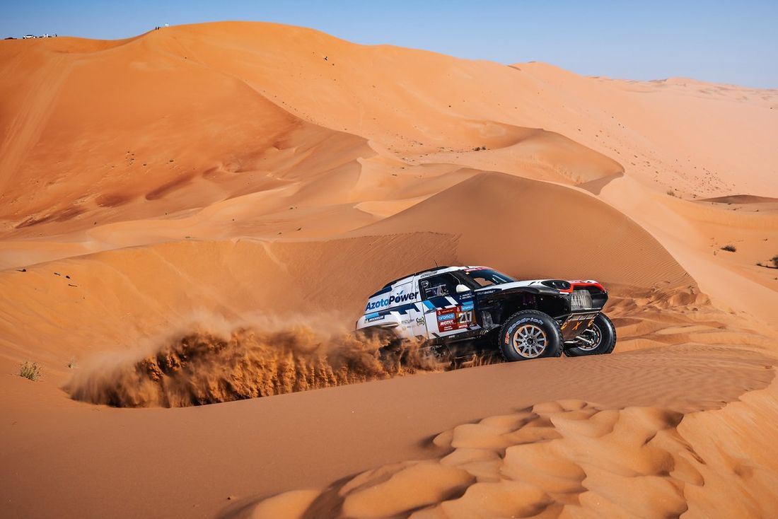 #217 X-raid Mini JCW Team Mini John Cooper Works Rally Plus: Krzysztof Hołowczyc, Łukasz Kurzeja