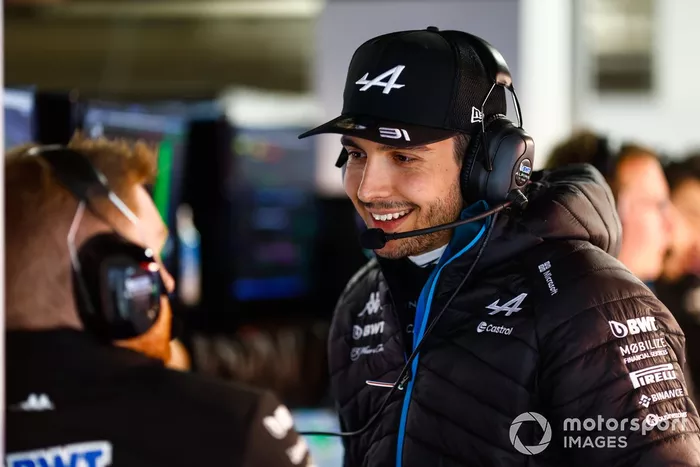 Esteban Ocon, Alpine F1 Team, dans le garage