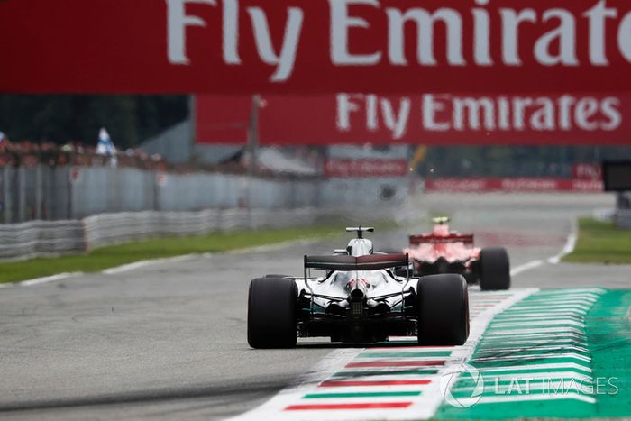 Kimi Raikkonen, Ferrari SF71H,  Lewis Hamilton, Mercedes AMG F1 W09