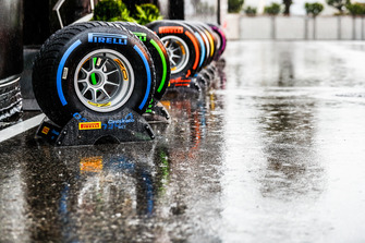 gomme Pirelli nel paddock