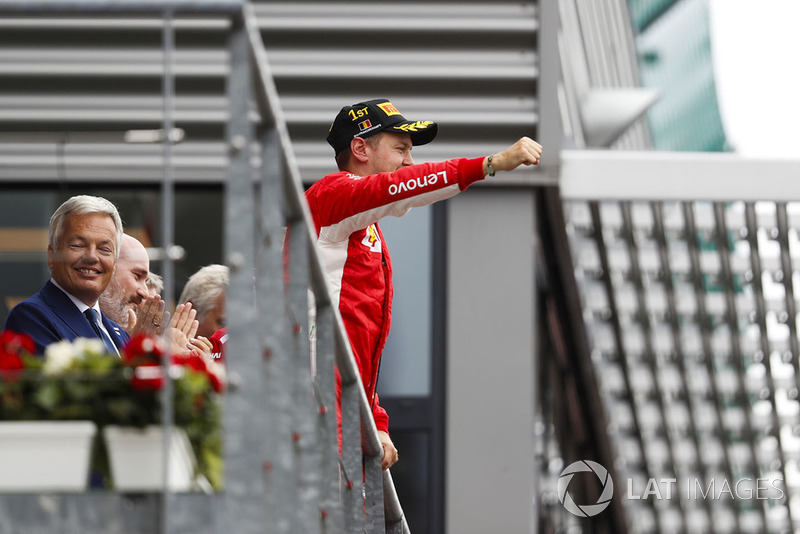 Podyum: Yarış galibi Sebastian Vettel, Ferrari