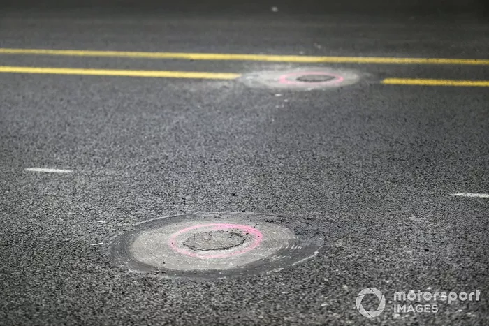 Arqueta reparada en el circuito
