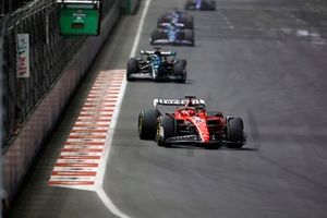 Charles Leclerc, Ferrari SF-23, George Russell, Mercedes F1 W14
