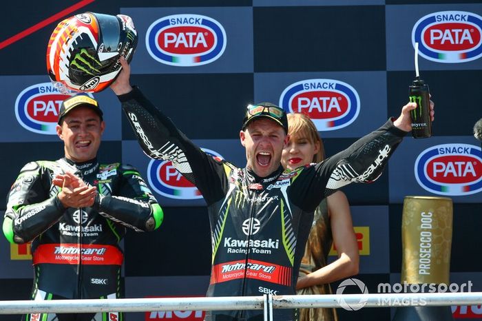 Ganador de la carrera Jonathan Rea, Kawasaki Racing Team
