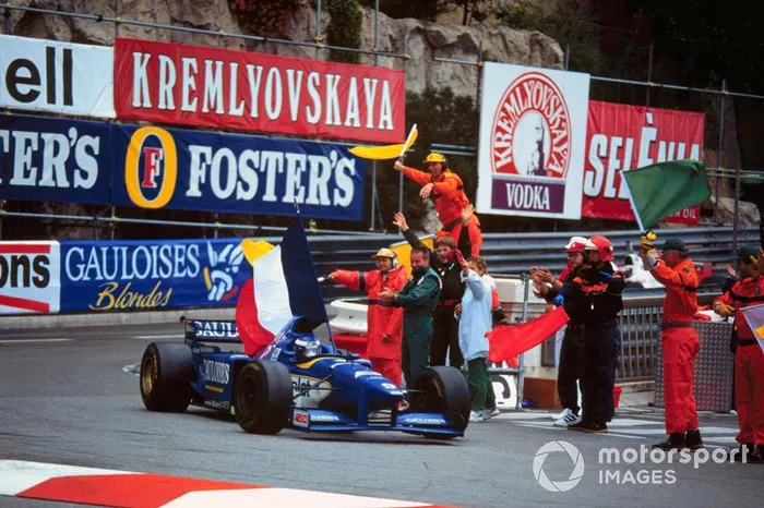 Yarış galibi Olivier Panis, Ligier JS43