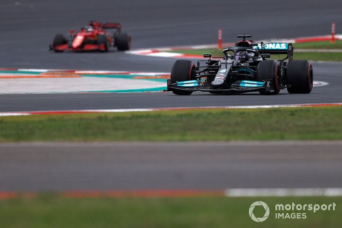 Lewis Hamilton, Mercedes W12, Charles Leclerc, Ferrari SF21