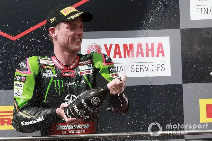 Il vincitore della gara Alex Lowes, Kawasaki Racing Team