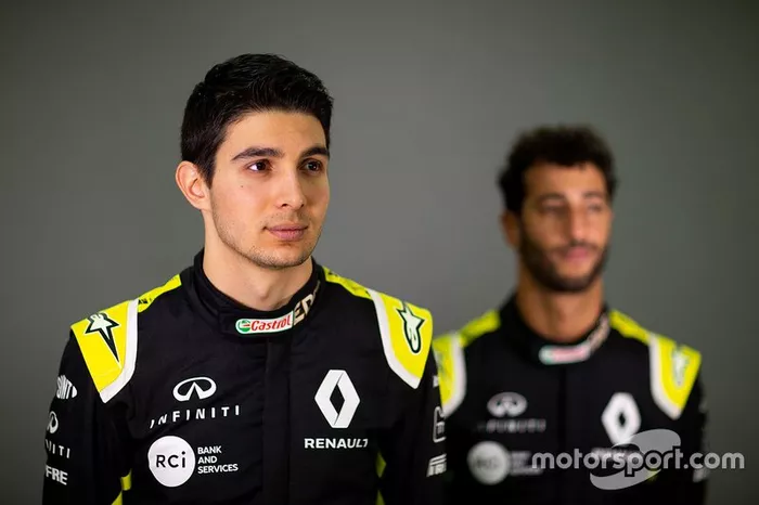 Daniel Ricciardo, Esteban Ocon, Renault F1 Team
