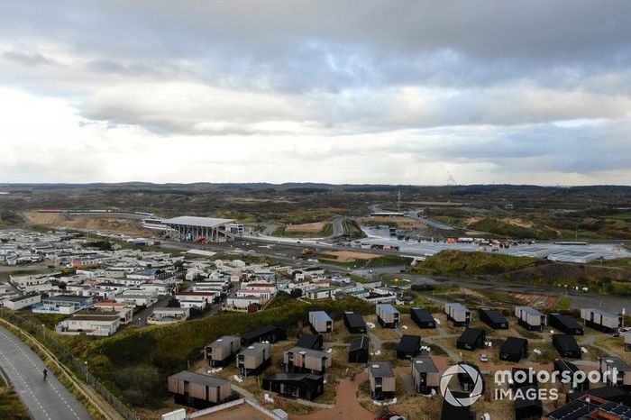 Trabajos de construcción en el autódromo de Zandvoort para el Gran Premio de Holanda