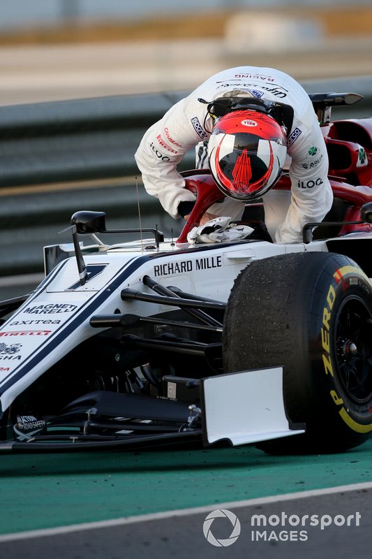 Kimi Raikkonen, Alfa Romeo Racing stops on track