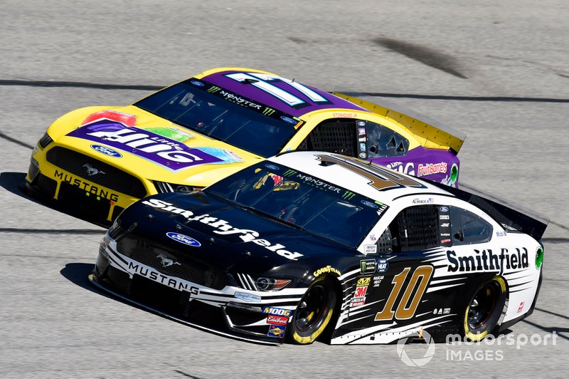 Aric Almirola, Stewart-Haas Racing, Ford Mustang Smithfield, Ricky Stenhouse Jr., Roush Fenway Racing, Ford Mustang Little Hug