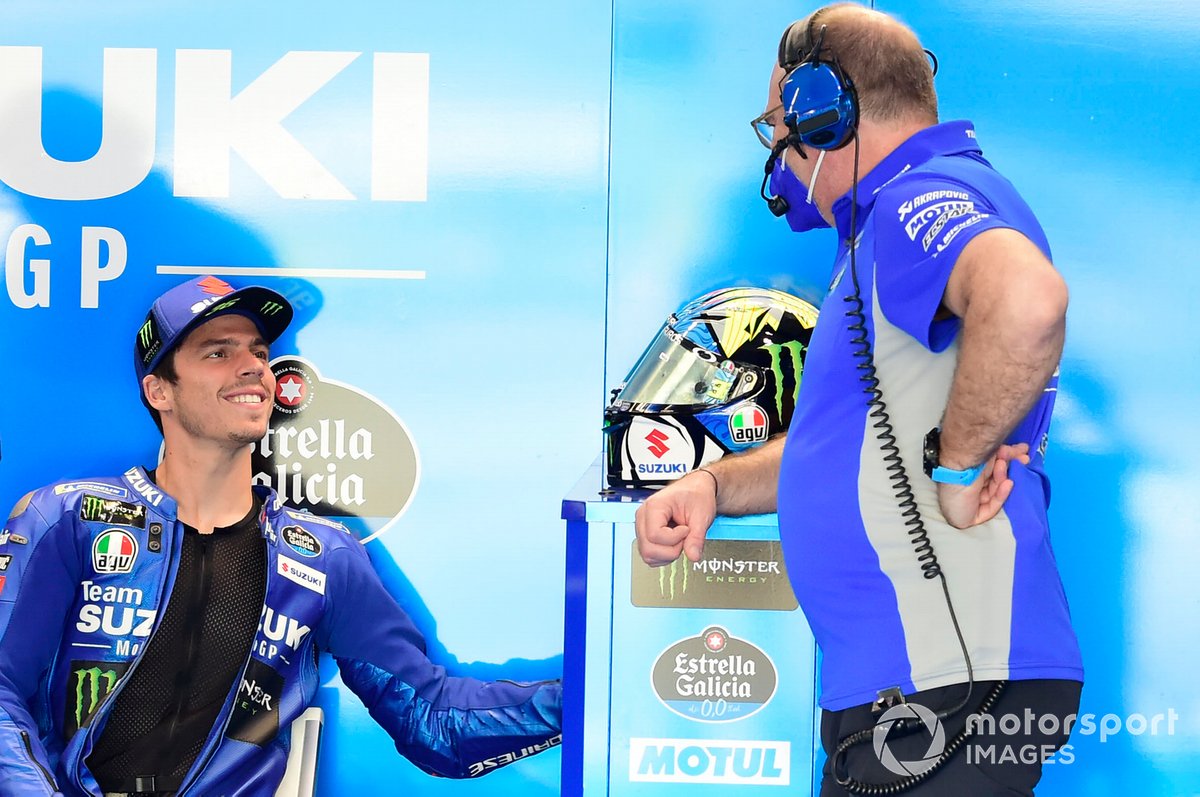 Joan Mir, Suzuki MotoGP Team, habla with Livio Suppo, the new team manager of the equipo