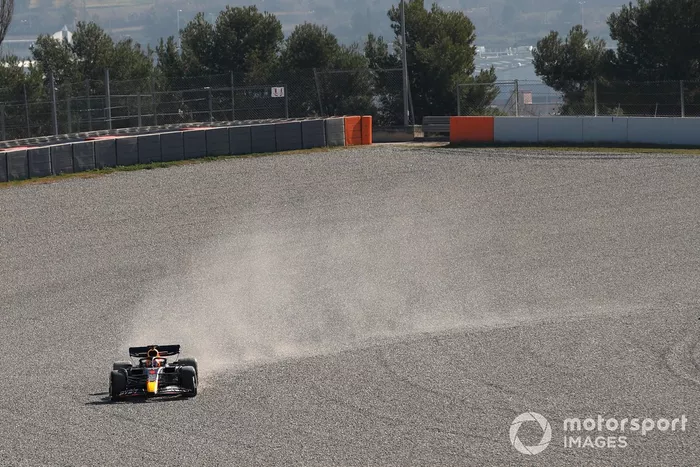Max Verstappen, Red Bull Racing RB18, in the gravel