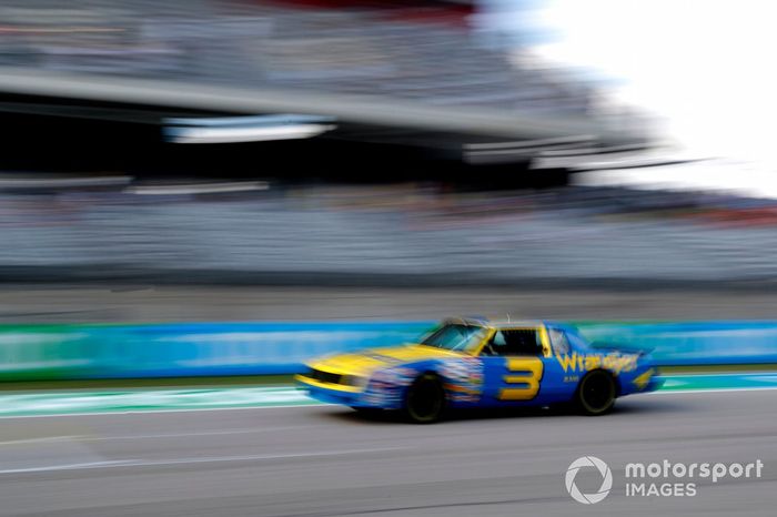 Daniel Ricciardo, McLaren, en el coche de Dale Earnhardt Wrangler Chevrolet Monte Carlo NASCAR de 1984