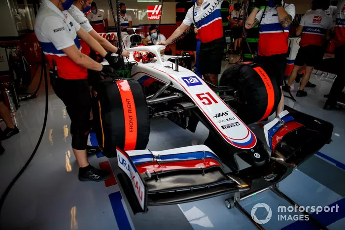 Pietro Fittipaldi, Haas F1 Team VF-19 adaptado (muleto) con los Pirelli de 18 pulgadas 