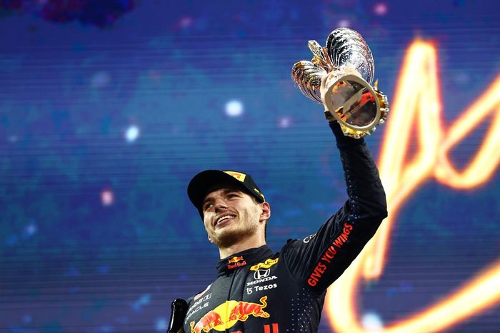 Podio: ganador de la carrera y campeón del mundo de pilotos de F1 2021, Max Verstappen, Red Bull Racing