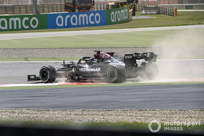 Lewis Hamilton, Mercedes W12, se sale