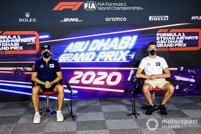 Pierre Gasly, AlphaTauri y Daniil Kvyat, AlphaTauri, en conferencia de prensa